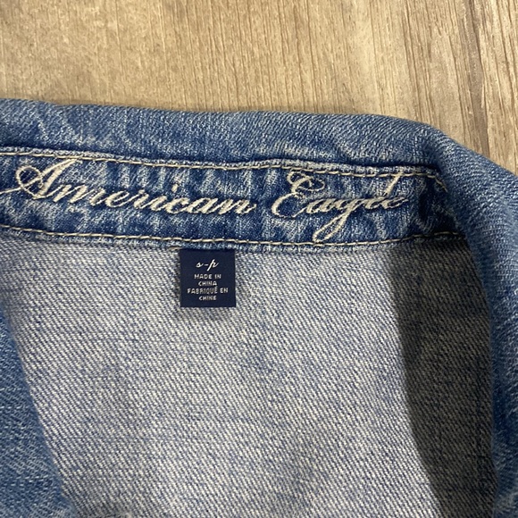 American Eagle Cropped Denim Jacket - Picture 2 of 3